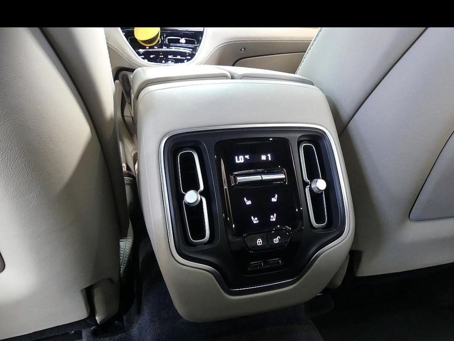 Astonmartin DBX 2023