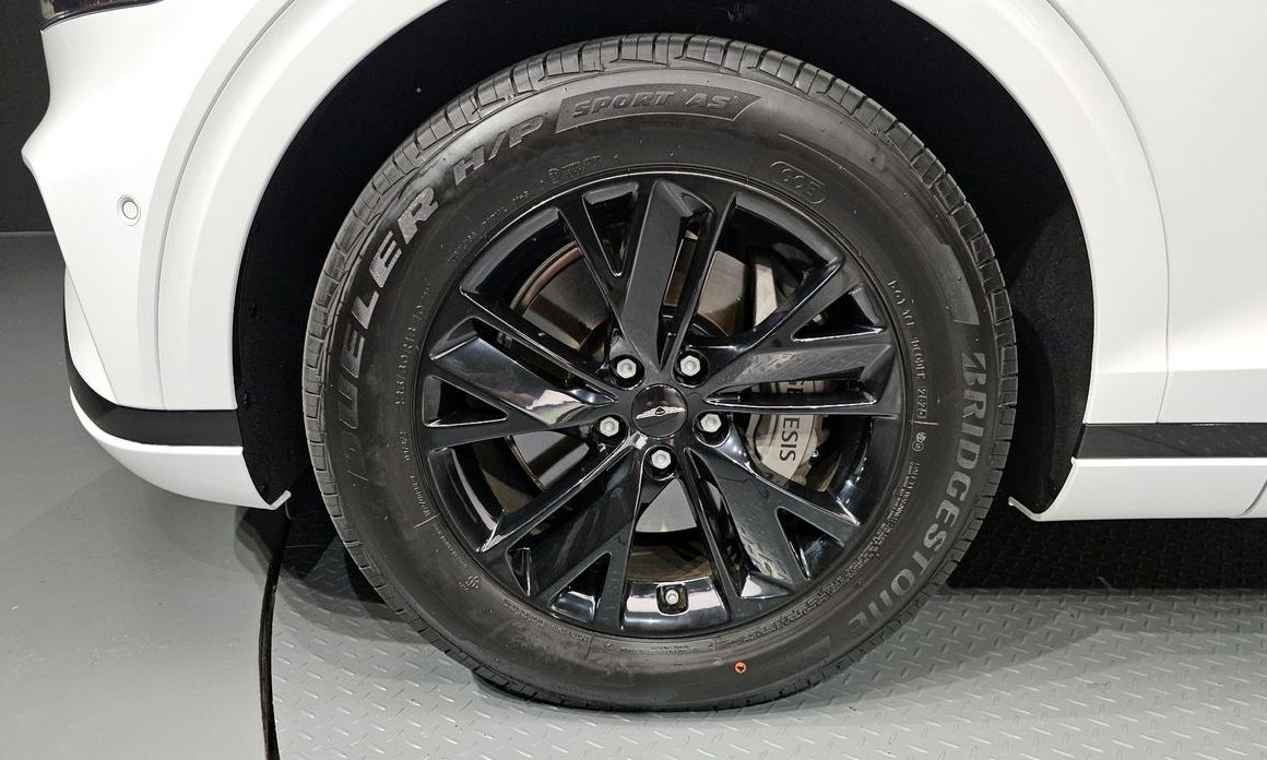 Genesis GV70 2025