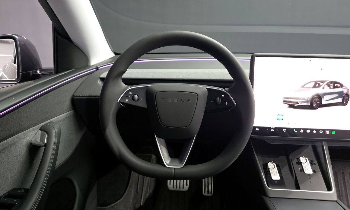 Tesla Model Y 2025