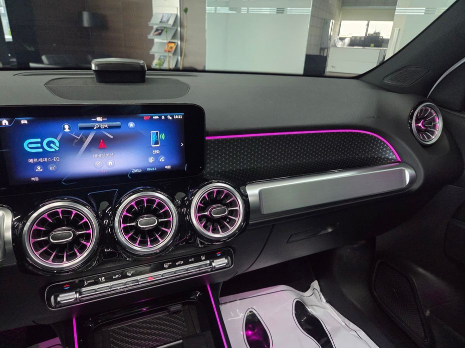 Mercedes-Benz EQB 2025