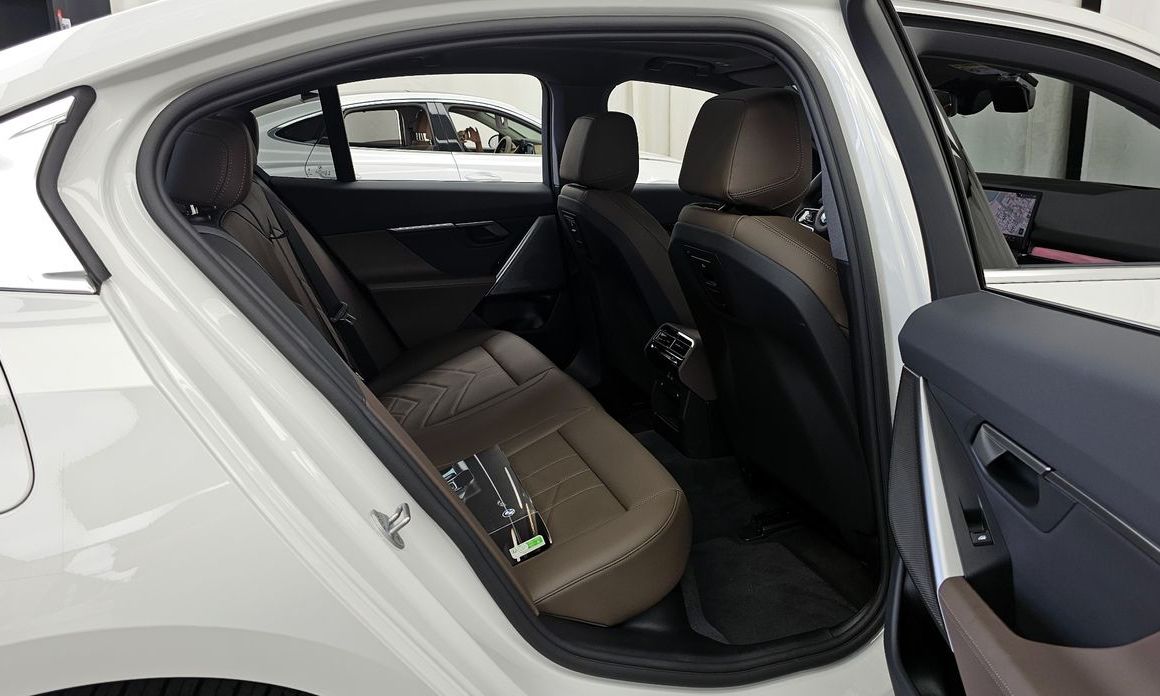 BMW 5-Series 2025