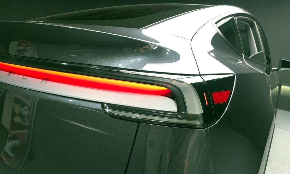 Tesla Model Y 2025
