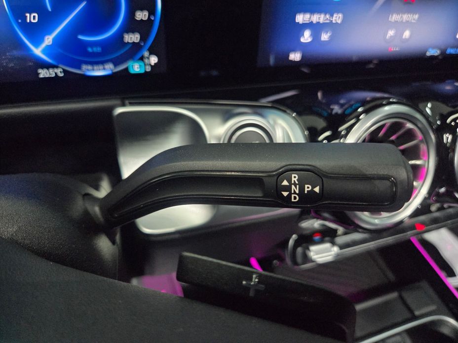 Mercedes-Benz EQB 2025