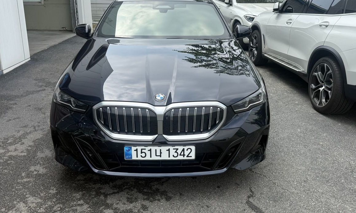 BMW 5-Series 2024