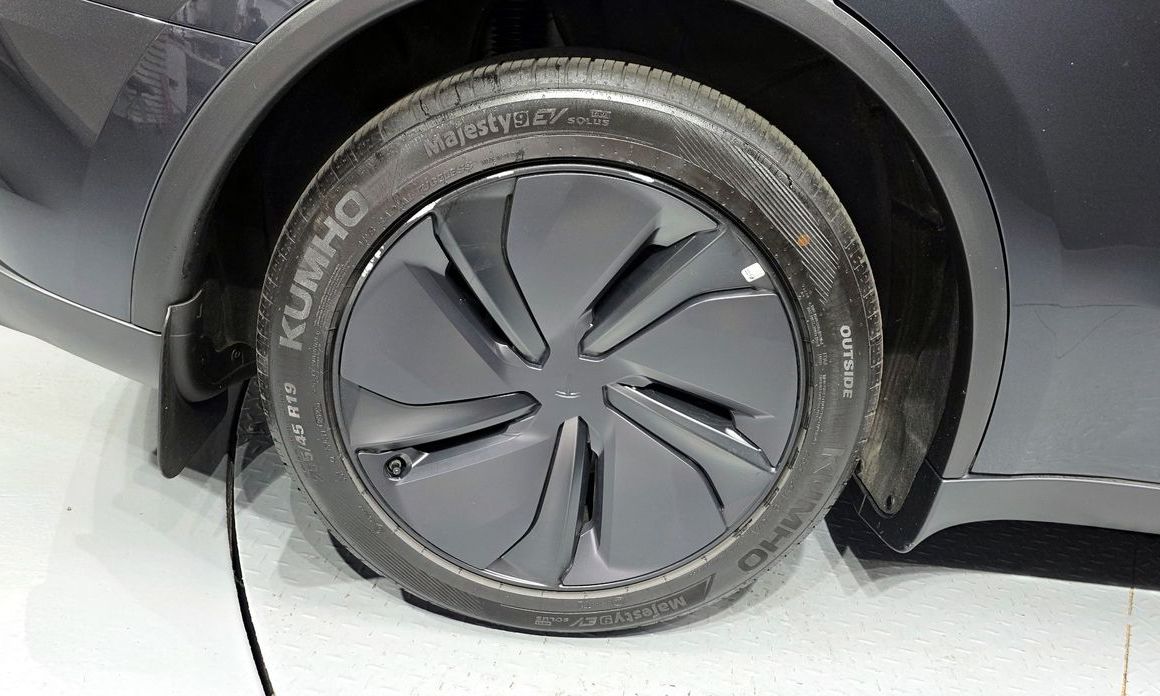 Tesla Model Y 2025