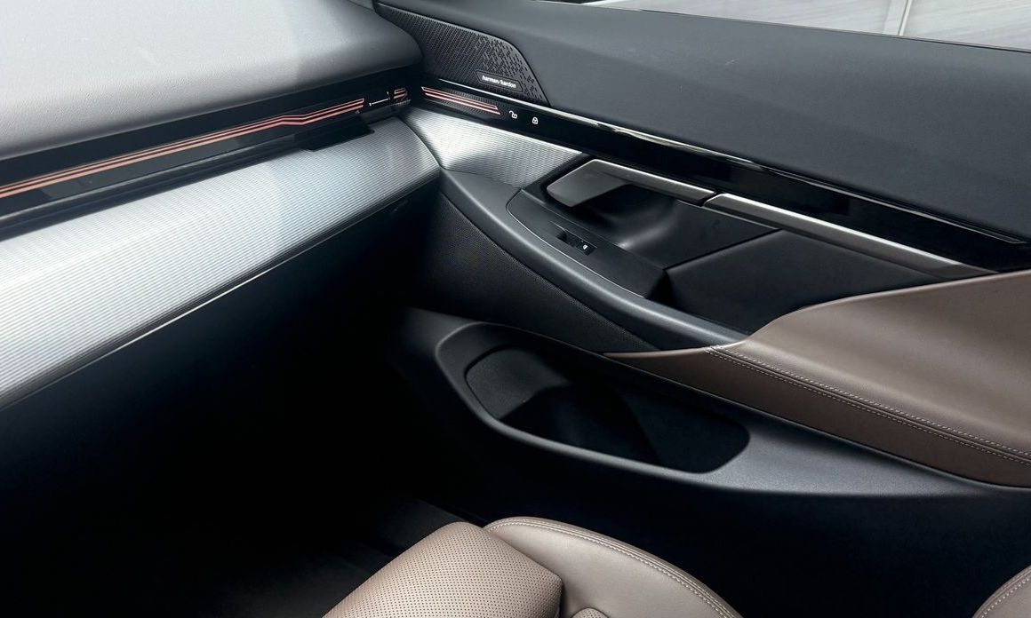 BMW 5-Series 2024