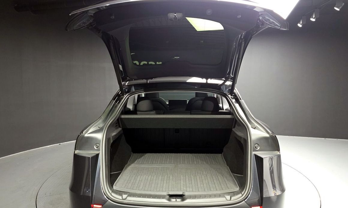 Tesla Model Y 2025