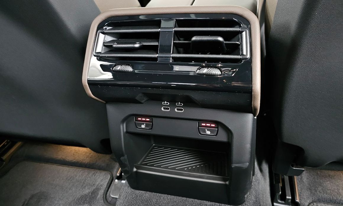 BMW 5-Series 2025