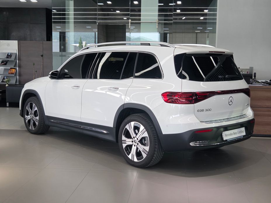 Mercedes-Benz EQB 2025