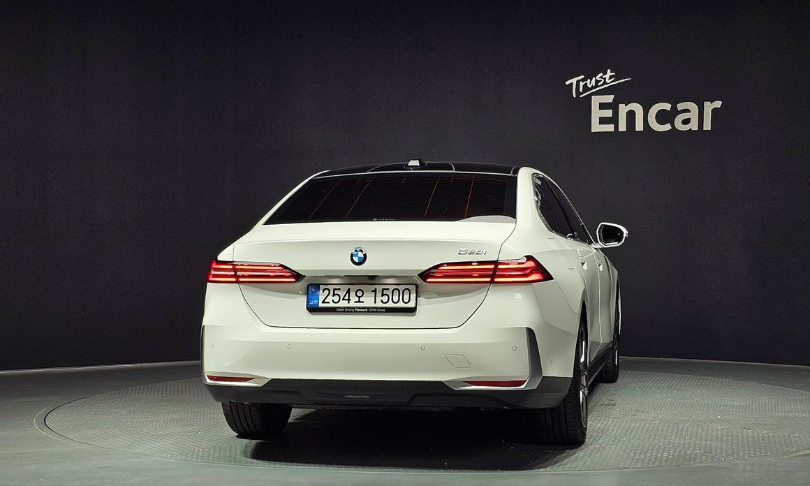 BMW 5-Series 2025