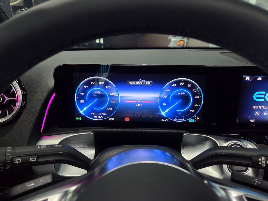 Mercedes-Benz EQB 2025