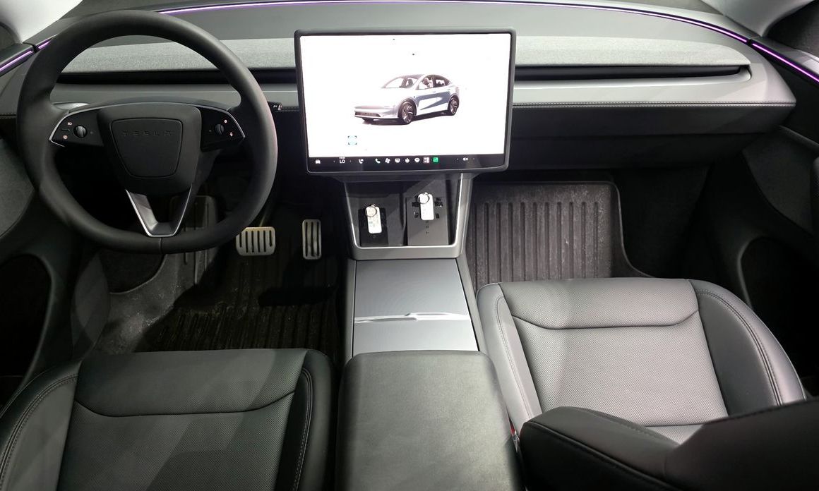 Tesla Model Y 2025