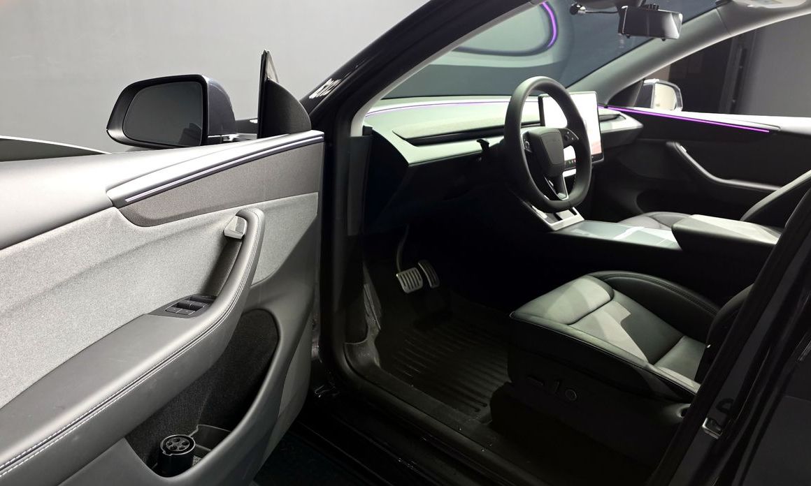 Tesla Model Y 2025