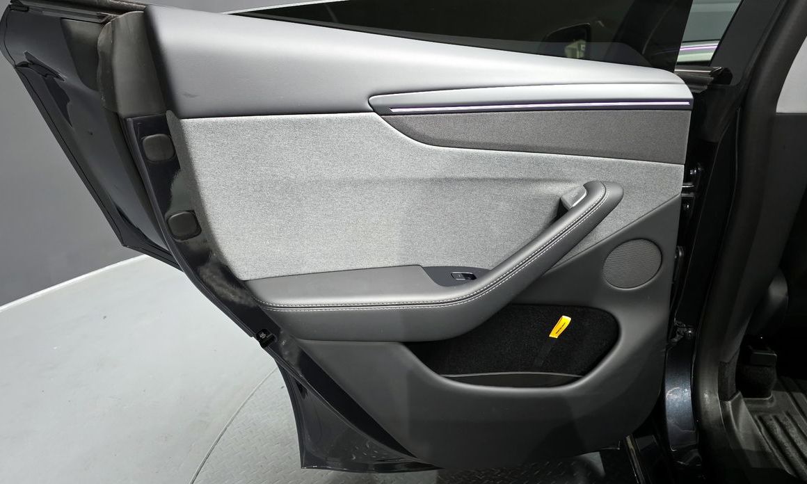 Tesla Model Y 2025