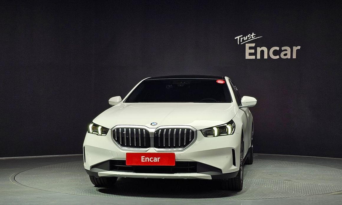 BMW 5-Series 2025