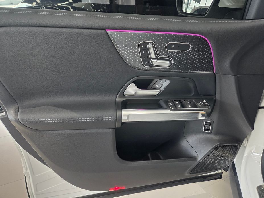 Mercedes-Benz EQB 2025