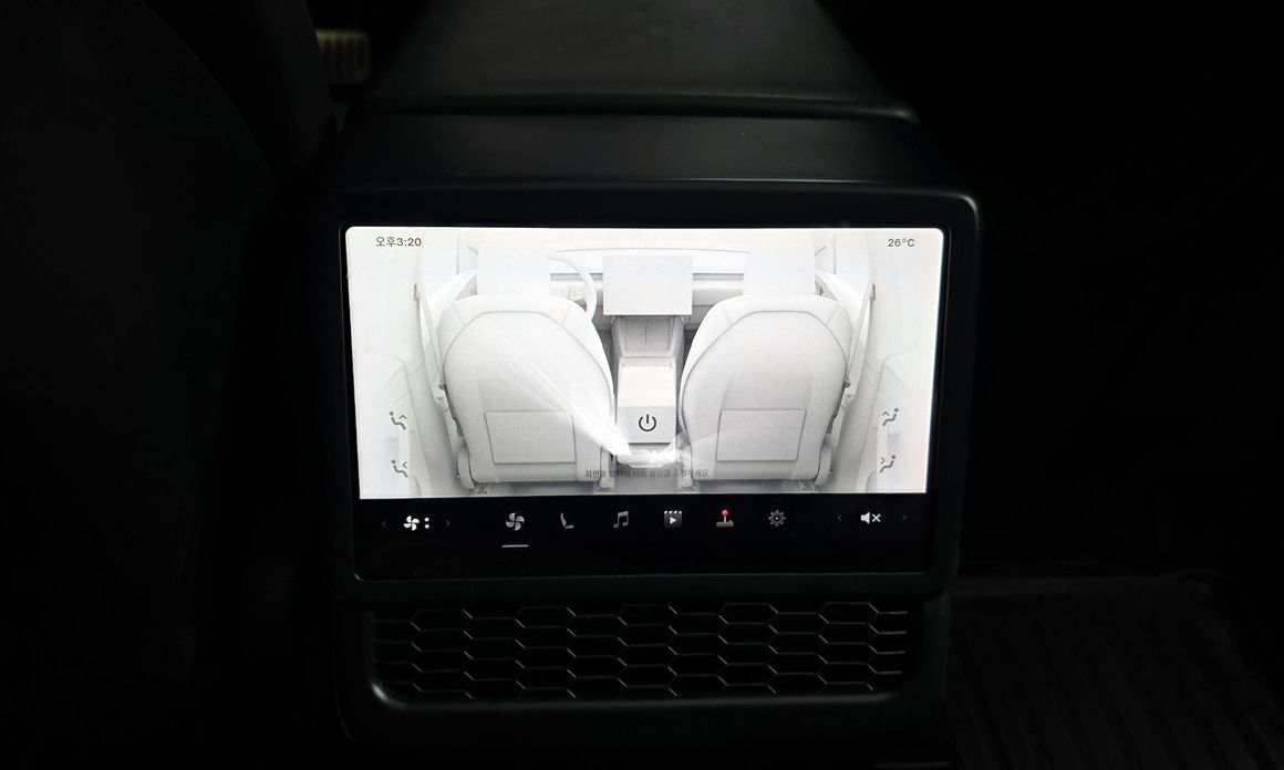 Tesla Model Y 2025