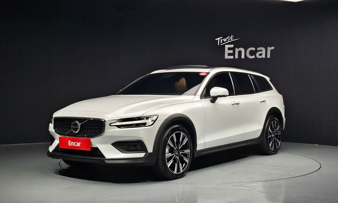 Volvo V60 2025