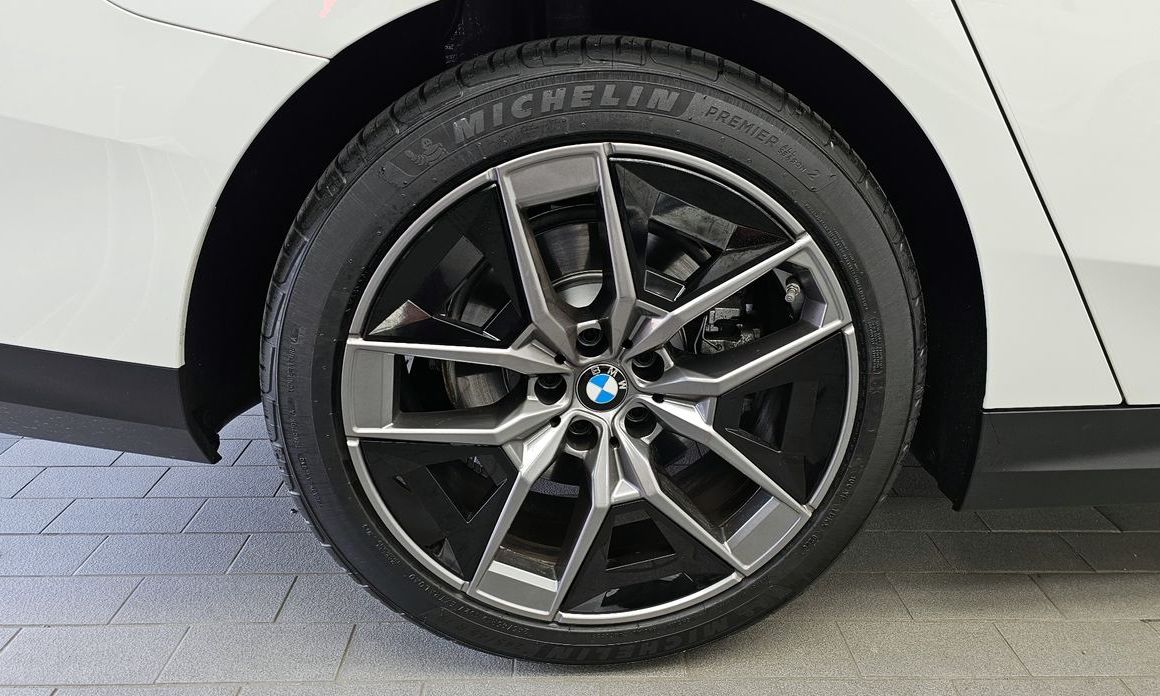 BMW 5-Series 2025
