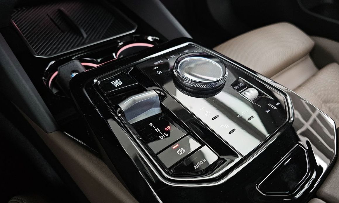 BMW 5-Series 2025