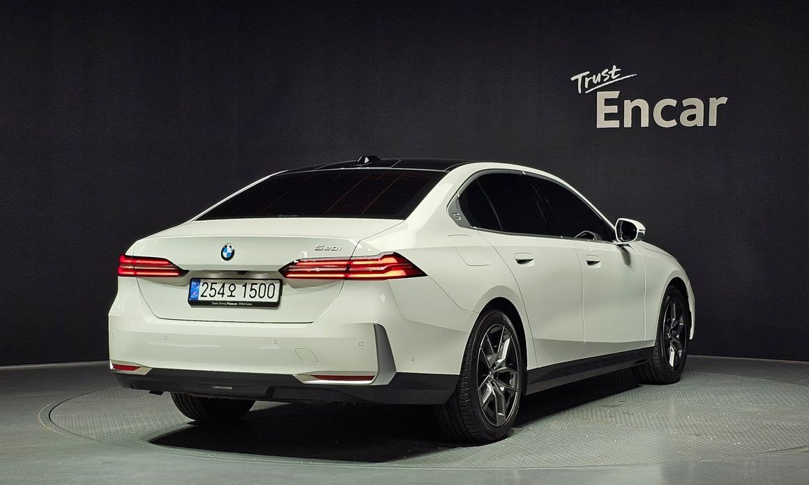 BMW 5-Series 2025
