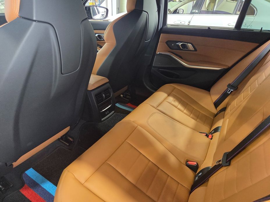 BMW 3-Series 2023