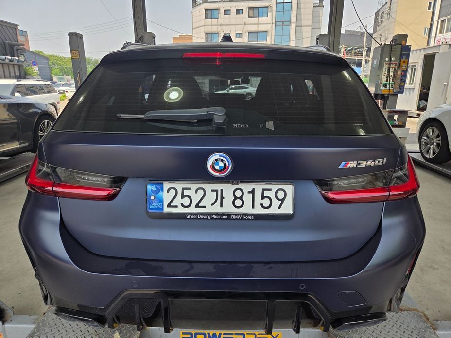 BMW 3-Series 2023