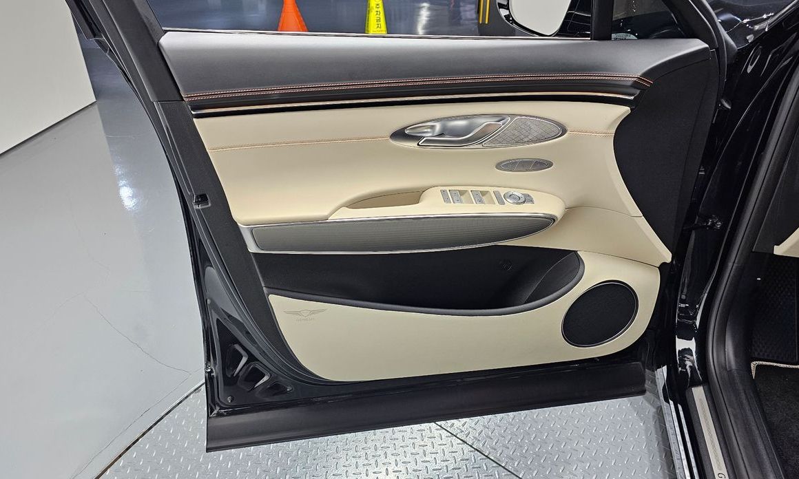 Genesis GV70 2025