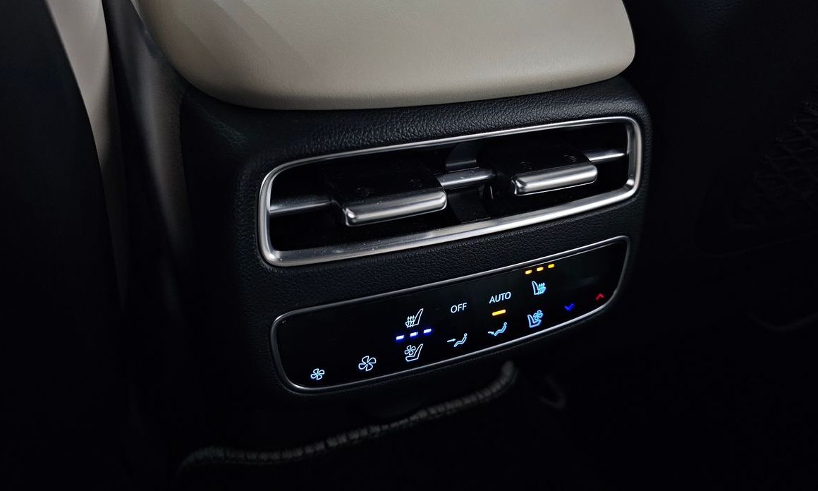 Genesis GV70 2025