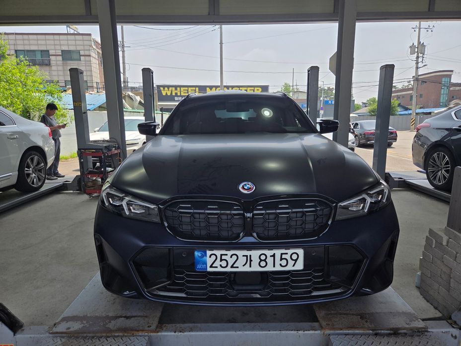 BMW 3-Series 2023