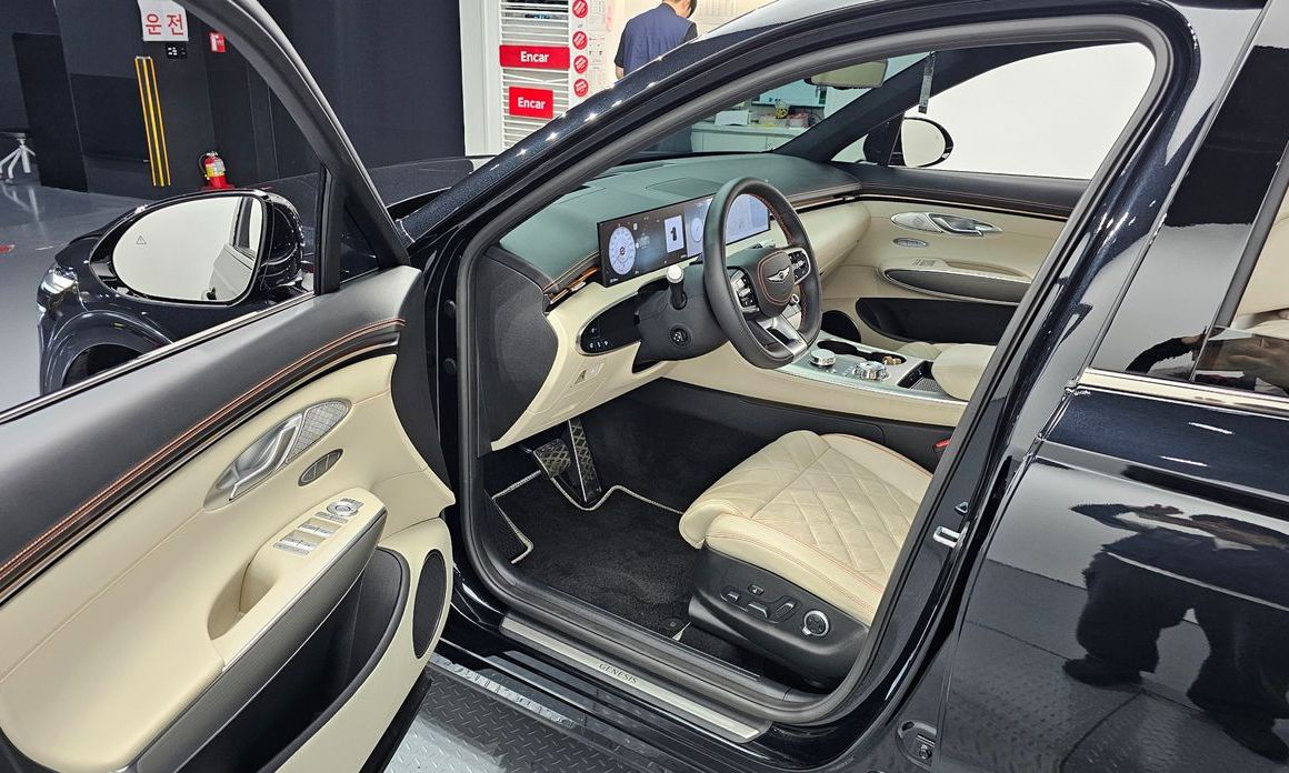 Genesis GV70 2025