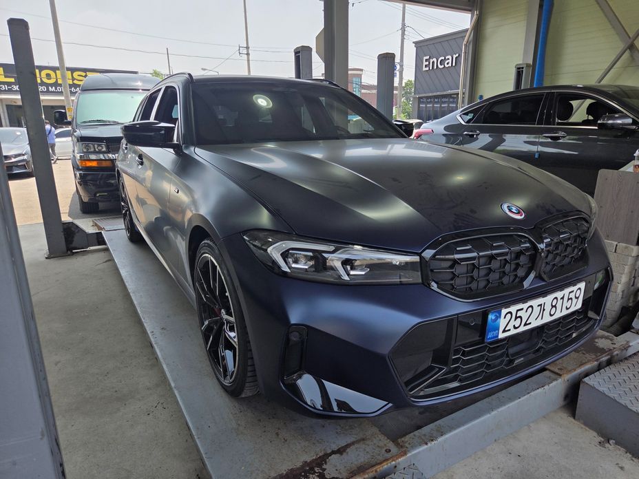 BMW 3-Series 2023