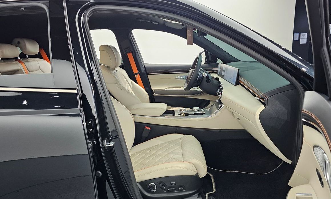 Genesis GV70 2025