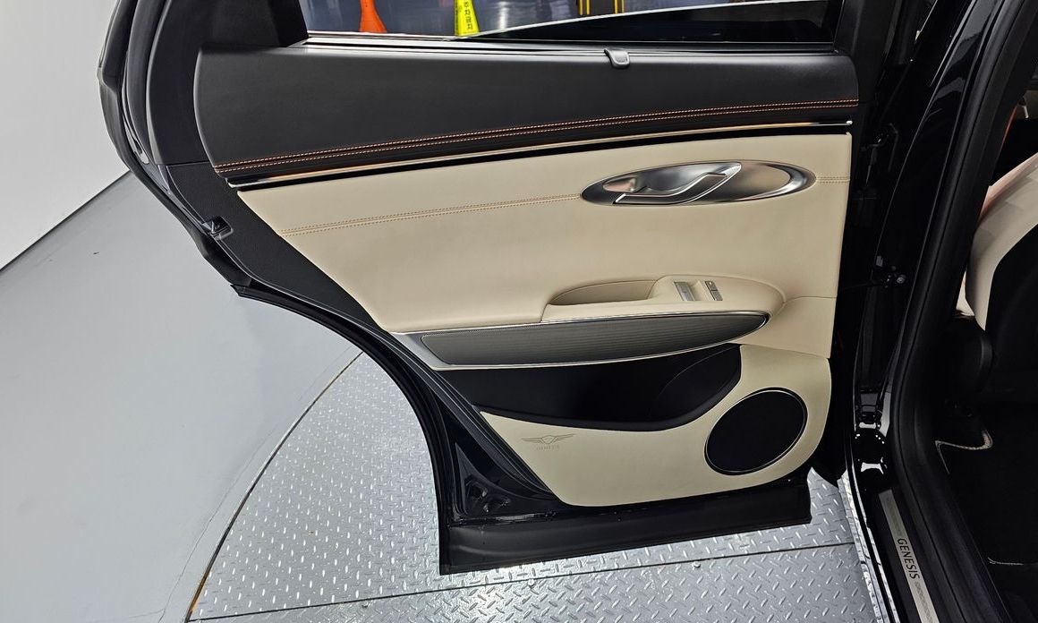 Genesis GV70 2025