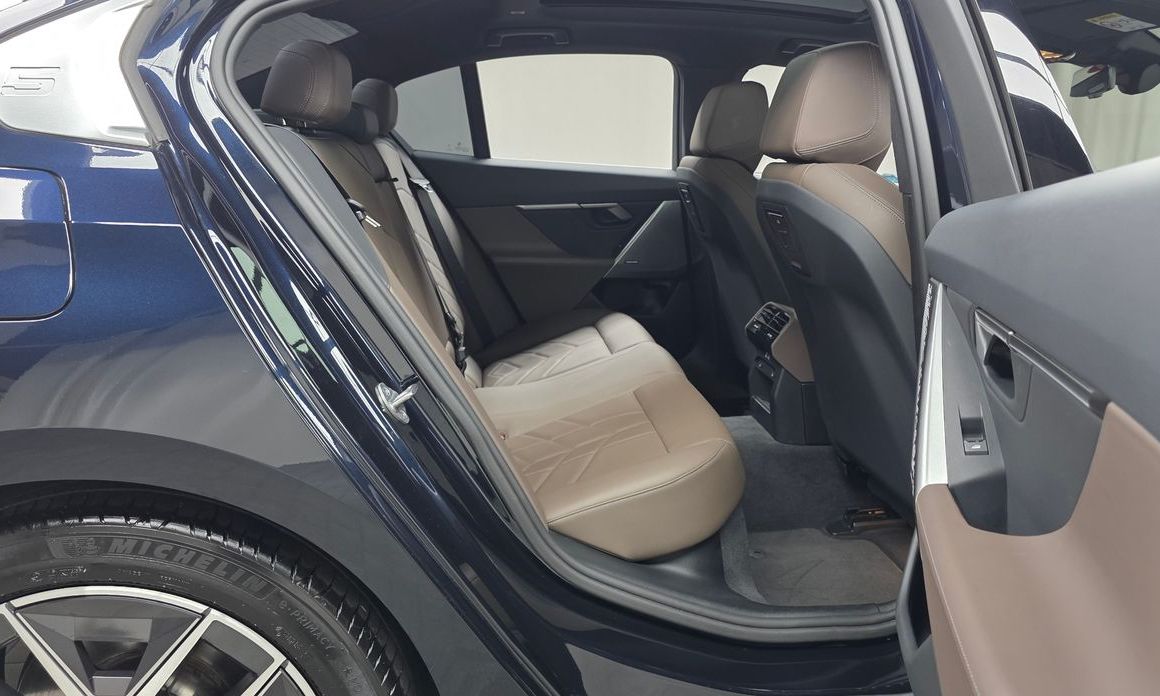 BMW 5-Series 2024
