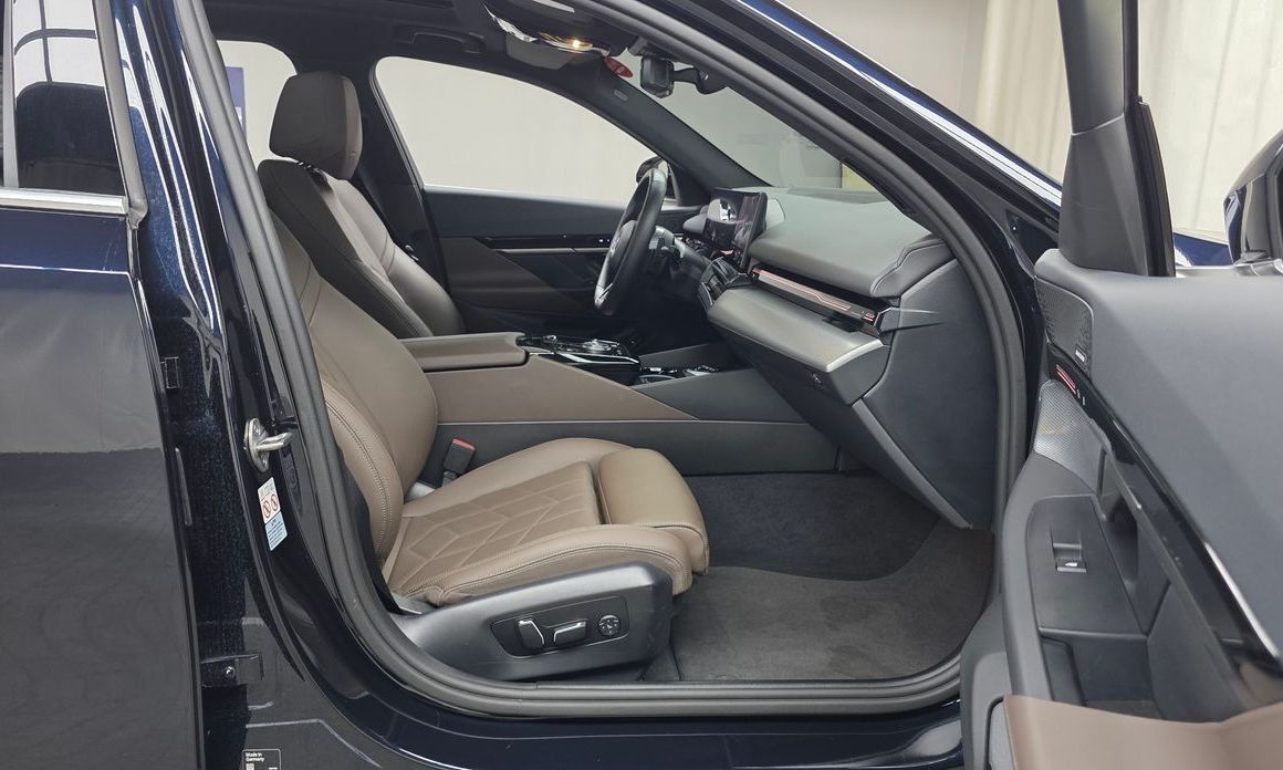 BMW 5-Series 2024