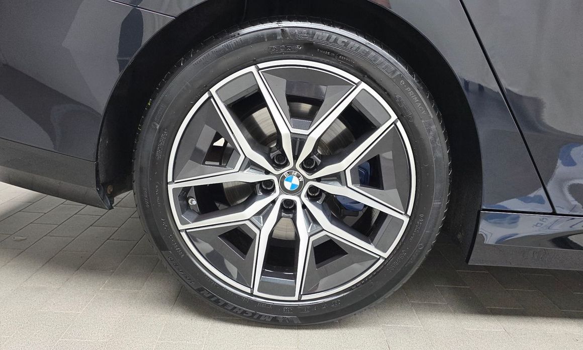 BMW 5-Series 2024