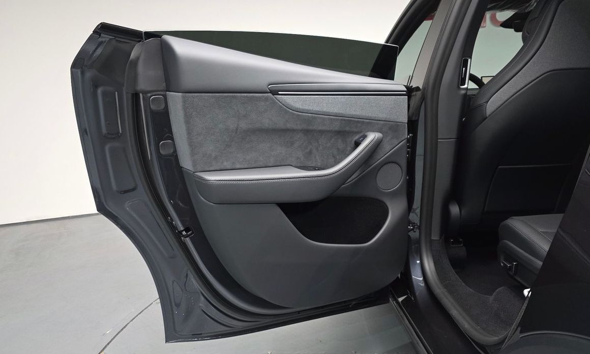 Tesla Model Y 2026