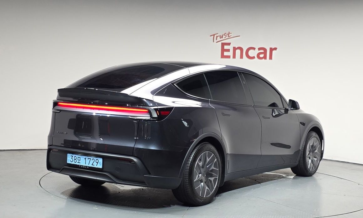 Tesla Model Y 2026