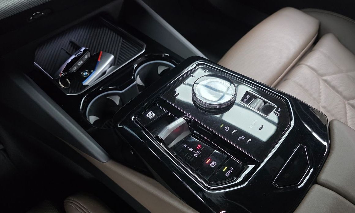 BMW 5-Series 2024