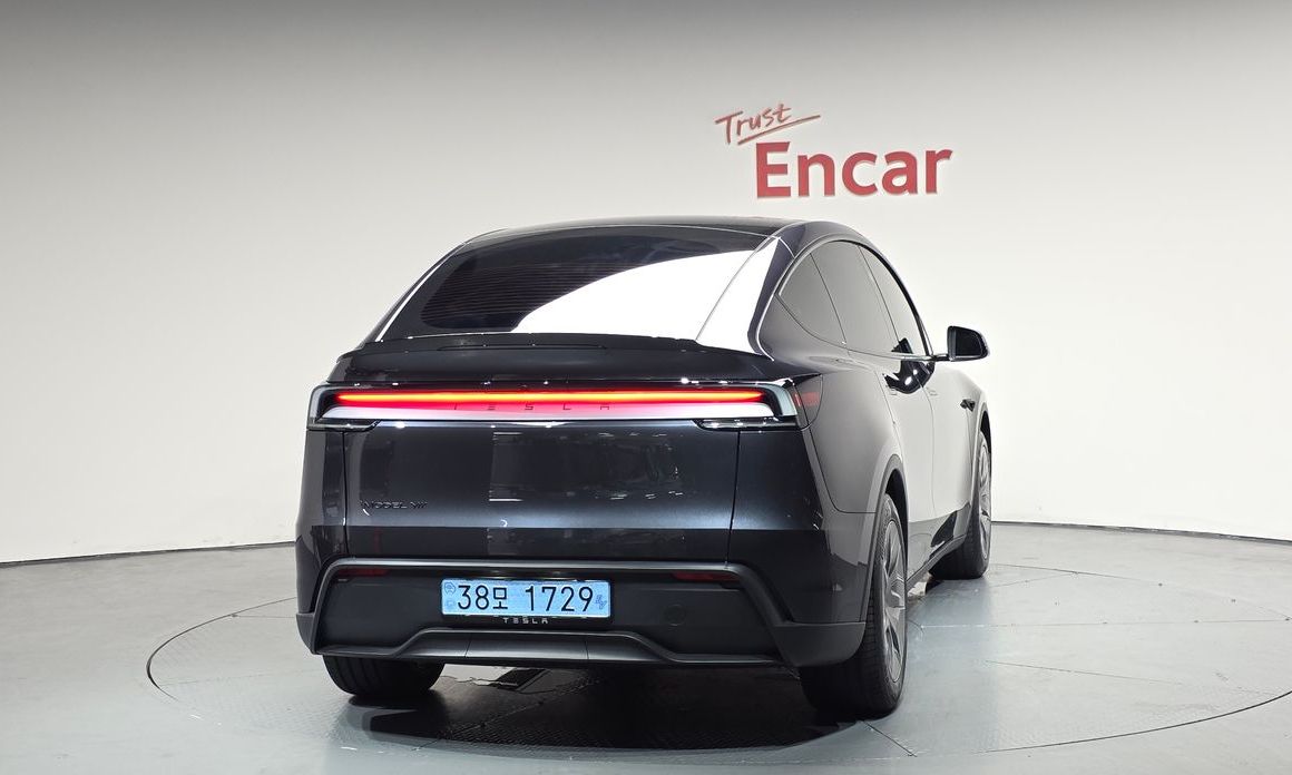 Tesla Model Y 2026