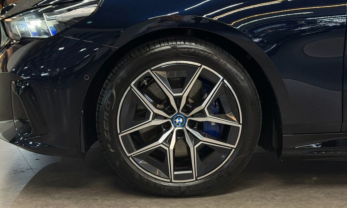 BMW i5 2024