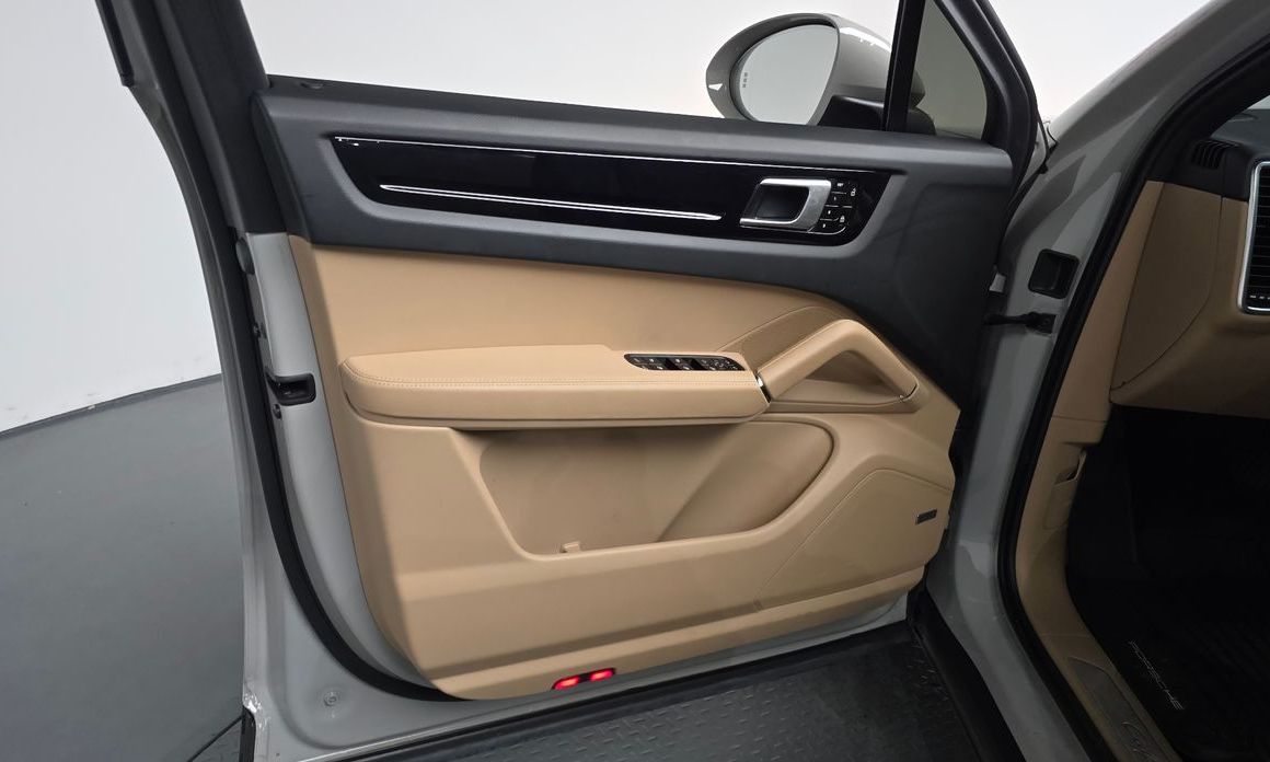 Porsche Cayenne 2021