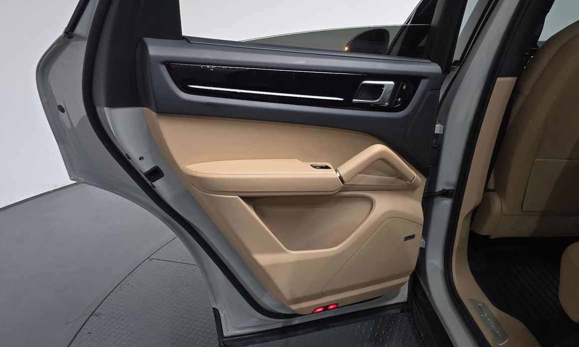 Porsche Cayenne 2021