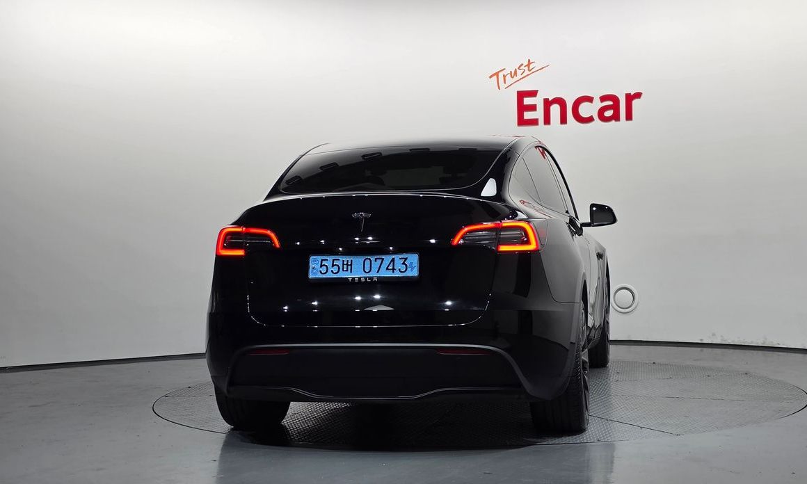 Tesla Model Y 2024