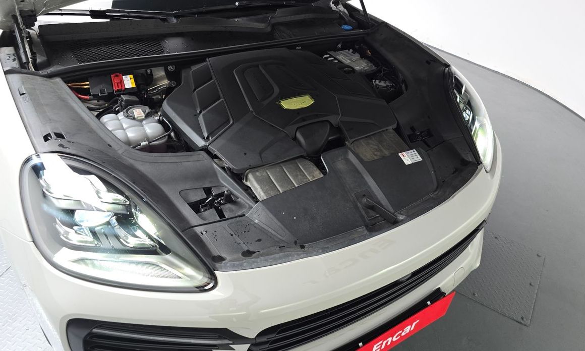 Porsche Cayenne 2021