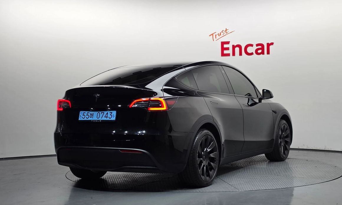 Tesla Model Y 2024