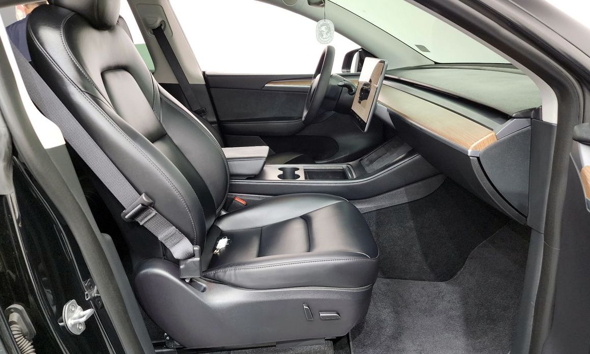 Tesla Model Y 2024