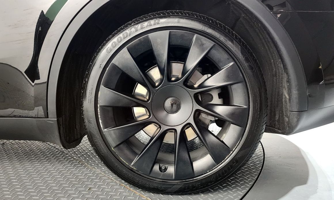 Tesla Model Y 2024