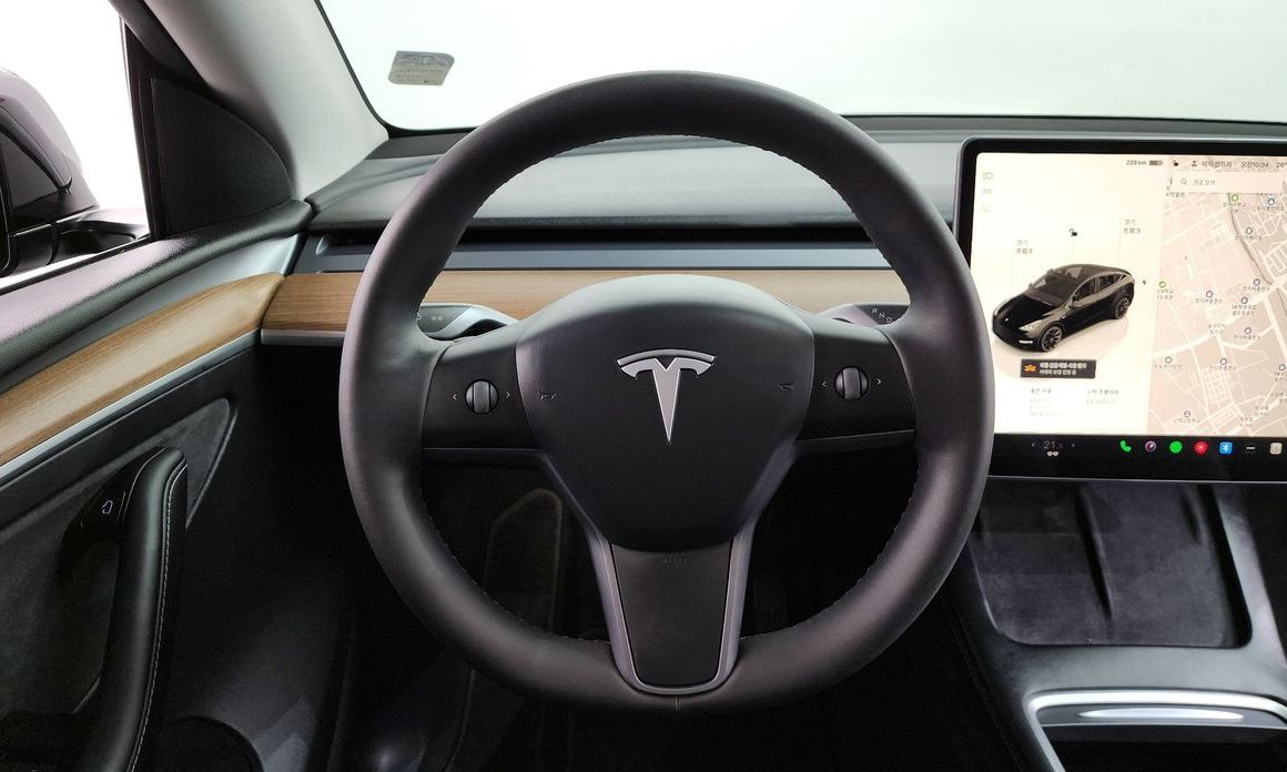 Tesla Model Y 2024